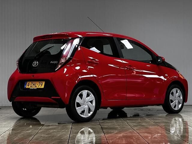 Occasion Toyota Aygo X-play 69 PK (50 kW) 2015 Rood Hatchback