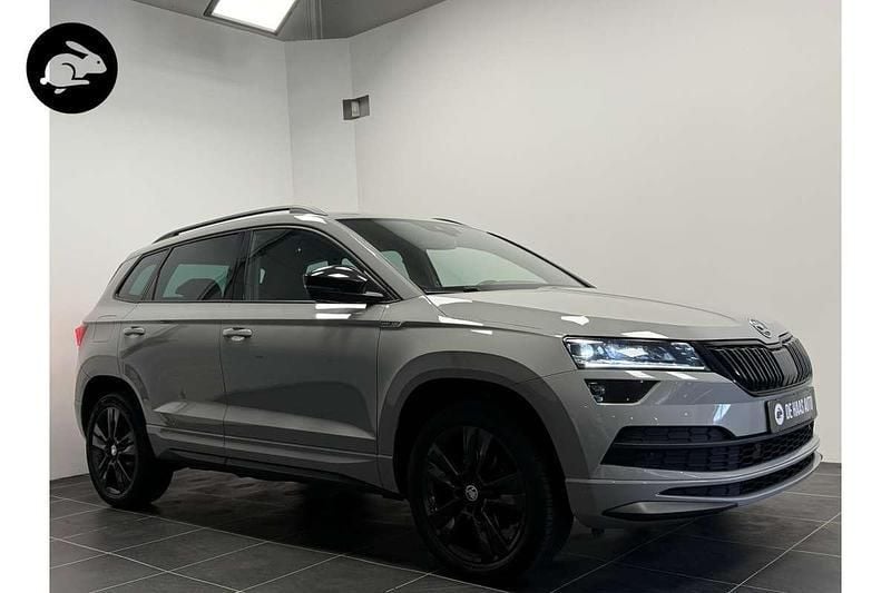 Grijs Gebruikt 2019 Skoda Karoq SportLine SUV | € 25.900 (Eerlijke prijs) - Afbeelding 1/4