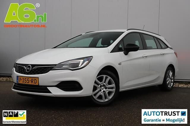 Summit white Occasion 2022 Opel Astra Edition Stationwagen | € 12.900 (Super prijs) - Afbeelding 1/4