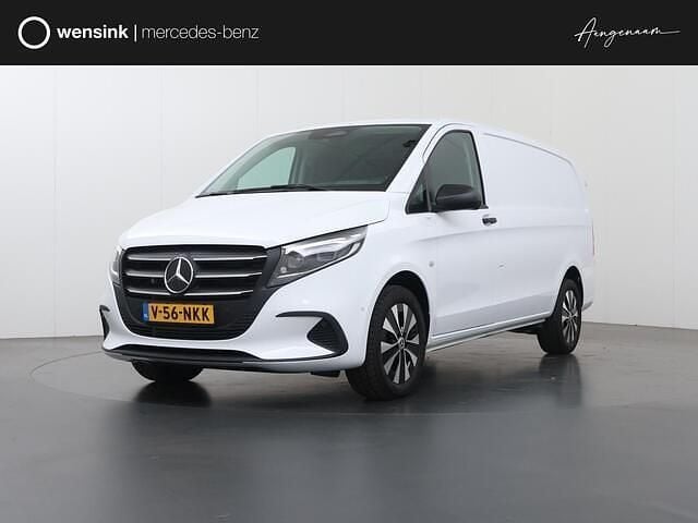 Wit Gebruikt 2024 Mercedes Vito Van | € 47.850 - Afbeelding 1/4