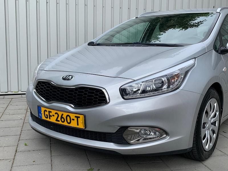 Occasion Kia Ceed Comfort 135 PK (99 kW) 2015 Grijs Hatchback