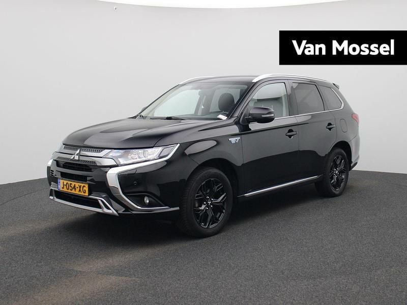 Zwart Gebruikt 2021 Mitsubishi Outlander P-HEV SUV | € 26.900 (Eerlijke prijs) - Afbeelding 1/4