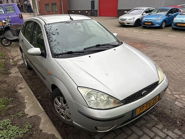 Occasion Ford Focus Futura 101 PK (74 kW) 2004 Grijs (metallic) Hatchback