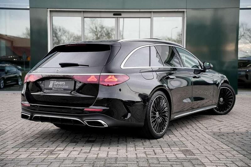 Occasion Mercedes E300 AMG line 313 PK (230 kW) 2025 Zwart Stationwagen