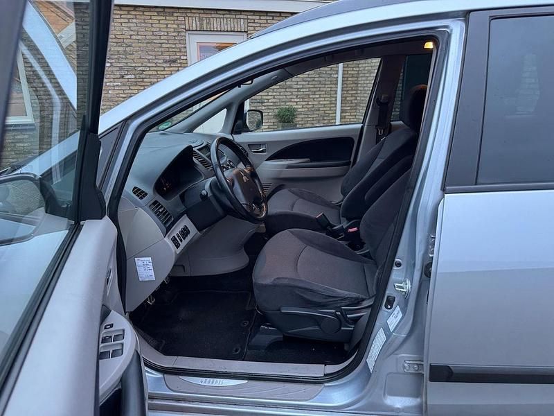 Grijs Occasion 2009 Mitsubishi Grandis MPV | € 1.250 (Eerlijke prijs) - Afbeelding 1/4