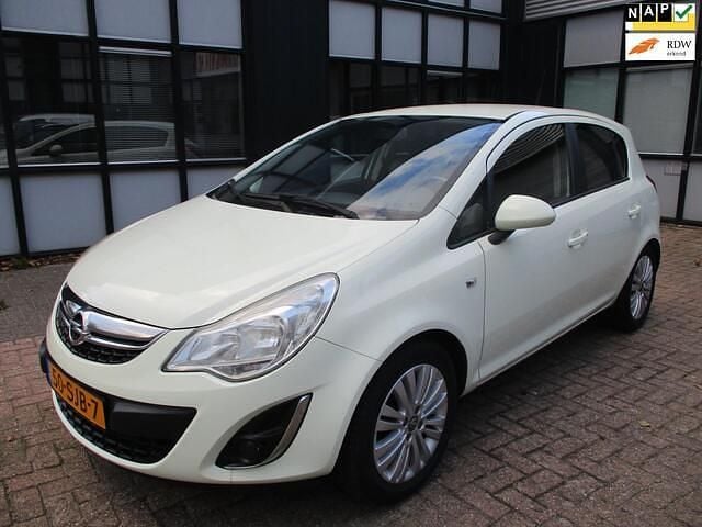 Groen Gebruikt 2011 Opel Corsa Edition Hatchback | € 3.950 (Eerlijke prijs) - Afbeelding 1/4