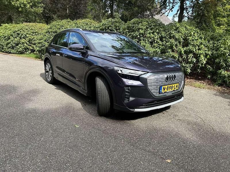 Paars Gebruikt 2021 Audi Q4 e-tron Advanced Plus SUV | € 24.499 (Eerlijke prijs) - Afbeelding 1/4