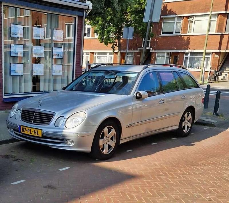Zilver Gebruikt 2004 Mercedes E240 Avantgarde Stationwagen | € 2.750 (Super prijs) - Afbeelding 1/4