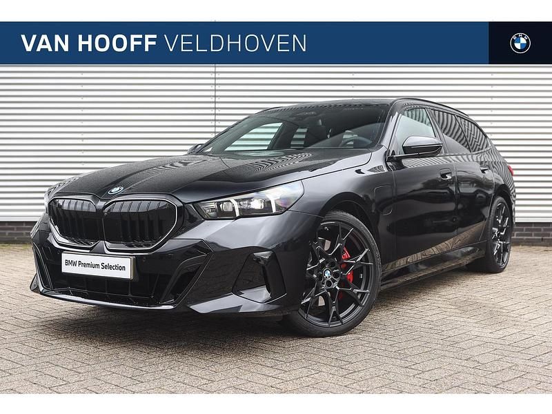 Zwart Gebruikt 2025 BMW 550e M Sport Stationwagen | € 119.950 (Duur) - Afbeelding 1/4