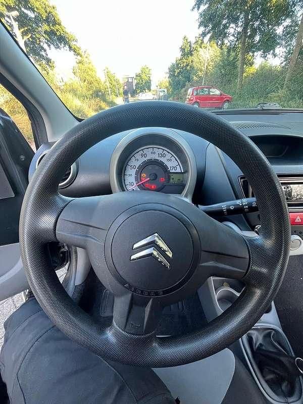 Grijs Gebruikt 2010 Citroën C1 Hatchback | € 1.700 (Eerlijke prijs) - Afbeelding 1/4