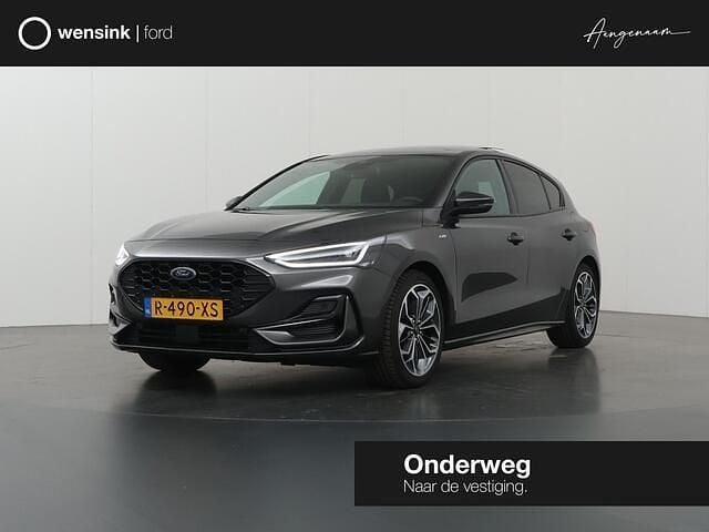 Grijs Gebruikt 2022 Ford Focus ST-Line X Hatchback | € 22.935 (Iets duurder) - Afbeelding 1/4