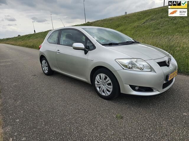 Grijs Gebruikt 2007 Toyota Auris Sol Hatchback | € 2.999 (Eerlijke prijs) - Afbeelding 1/4