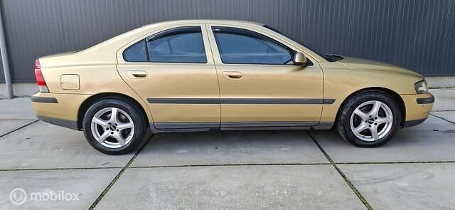 Occasion Volvo S60 140 PK (102 kW) 2002 Geel Sedan