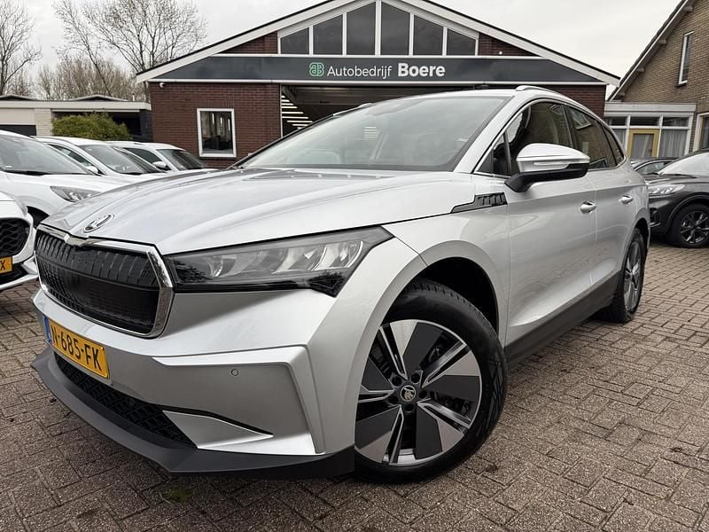 Grijs (metallic) Gebruikt 2021 Skoda Enyaq iV SUV | € 21.850 (Goede deal) - Afbeelding 1/4