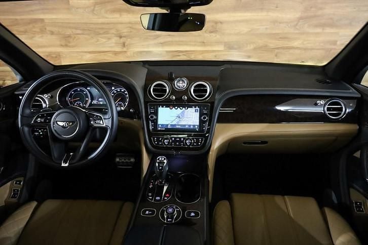 Occasion Bentley Bentayga 435 PK (319 kW) 2019 Grijs, metallic lak SUV