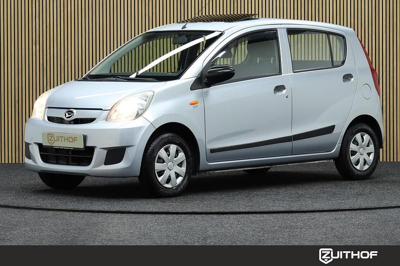Grijs Gebruikt 2011 Daihatsu Cuore Hatchback | € 4.750 (Duur) - Afbeelding 1/4