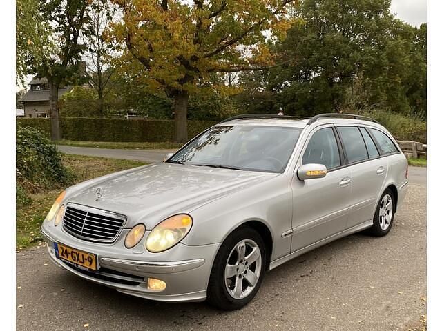Grijs Gebruikt 2003 Mercedes E320 Avantgarde Stationwagen | € 1.650 - Afbeelding 1/4