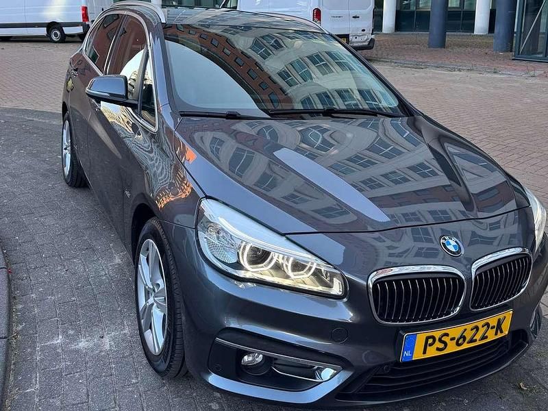 Grijs Gebruikt 2017 BMW 220 Hatchback | € 20.500 - Afbeelding 1/4