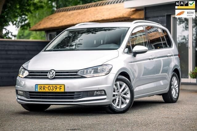 Grijs, metallic lak Gebruikt 2018 VW Touran Comfortline MPV | € 16.799 (Eerlijke prijs) - Afbeelding 1/4