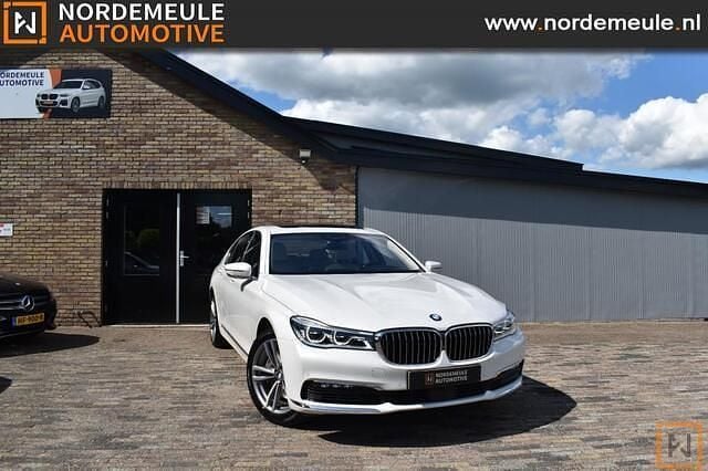 Wit Gebruikt 2017 BMW 750 Sedan | € 29.900 (Eerlijke prijs) - Afbeelding 1/4