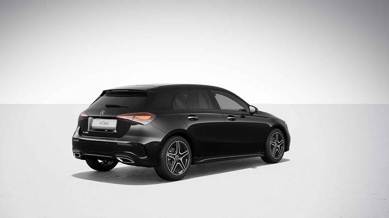 Occasion Mercedes A180 AMG line 136 PK (100 kW) 2023 Zwart Hatchback