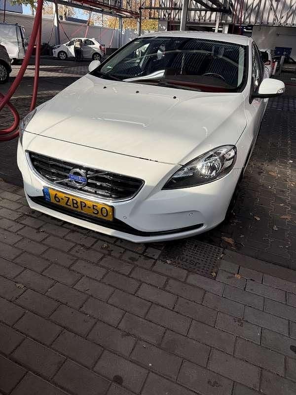 Wit Gebruikt 2014 Volvo V40 MPV | € 6.750 (Iets duurder) - Afbeelding 1/4