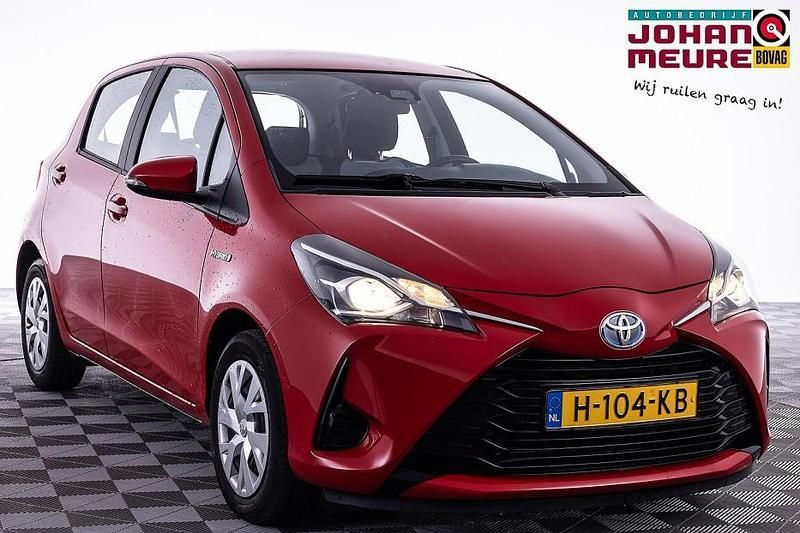 Rood Gebruikt 2020 Toyota Yaris Hybrid Active Hatchback | € 17.490 (Eerlijke prijs) - Afbeelding 1/4