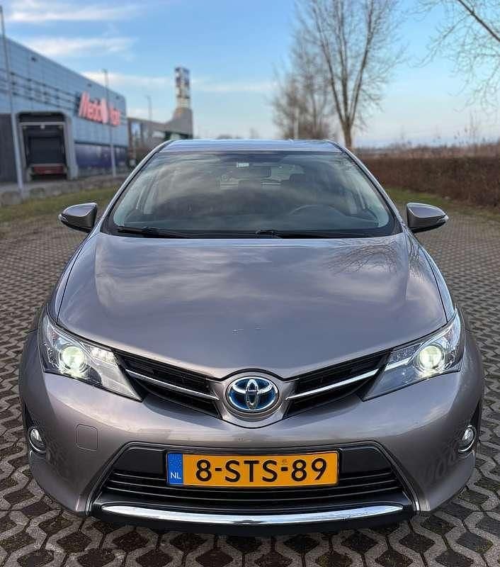 Occasion Toyota Auris Hybrid 136 PK (100 kW) 2014 Brons Sedan