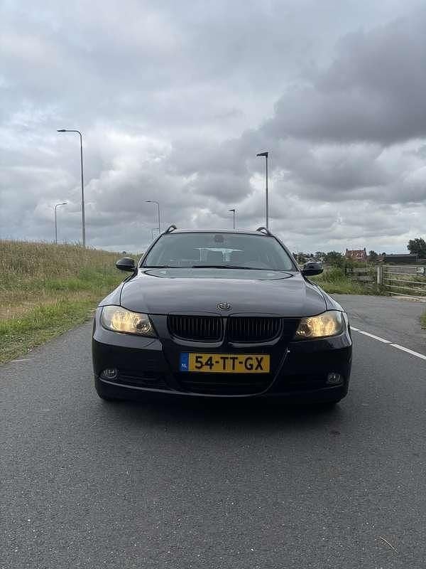 Zwart Gebruikt 2007 BMW 320 Executive Stationwagen | € 5.000 (Duur) - Afbeelding 1/4