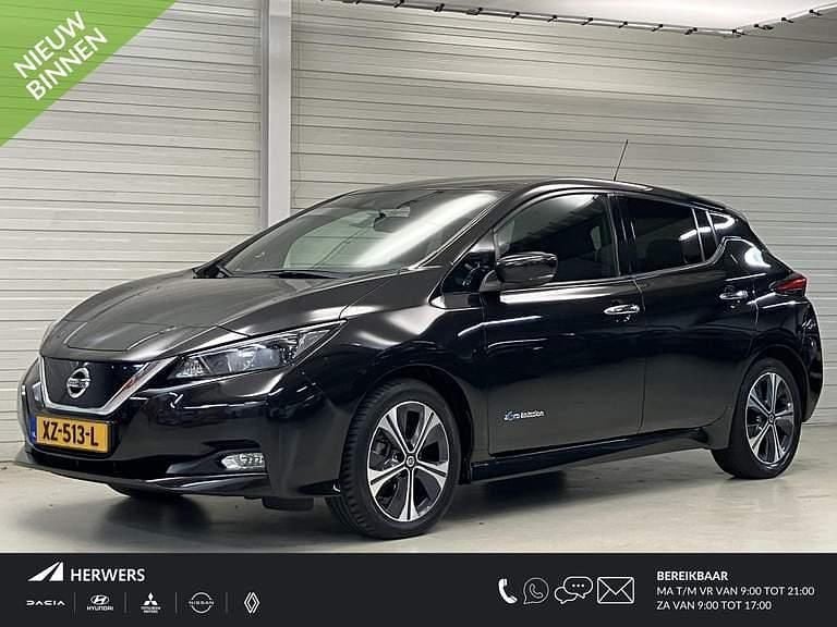 Brilliant black m Occasion 2019 Nissan Leaf N-Connecta Hatchback | € 10.435 (Eerlijke prijs) - Afbeelding 1/4