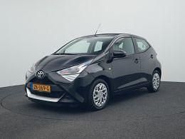 Zwart Gebruikt 2019 Toyota Aygo X-play Hatchback | € 11.600 (Eerlijke prijs) - Afbeelding 1/3