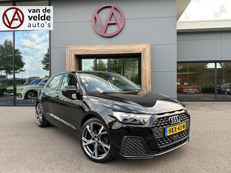 Zwart Gebruikt 2022 Audi A1 Proline Hatchback | € 25.945 (Eerlijke prijs) - Afbeelding 1/4