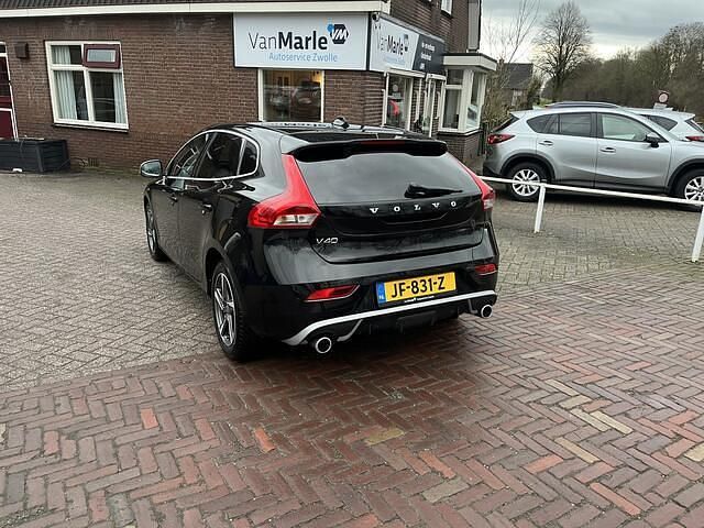 Occasion Volvo V40 R-Design 120 PK (88 kW) 2016 Zwart (metallic) Hatchback
