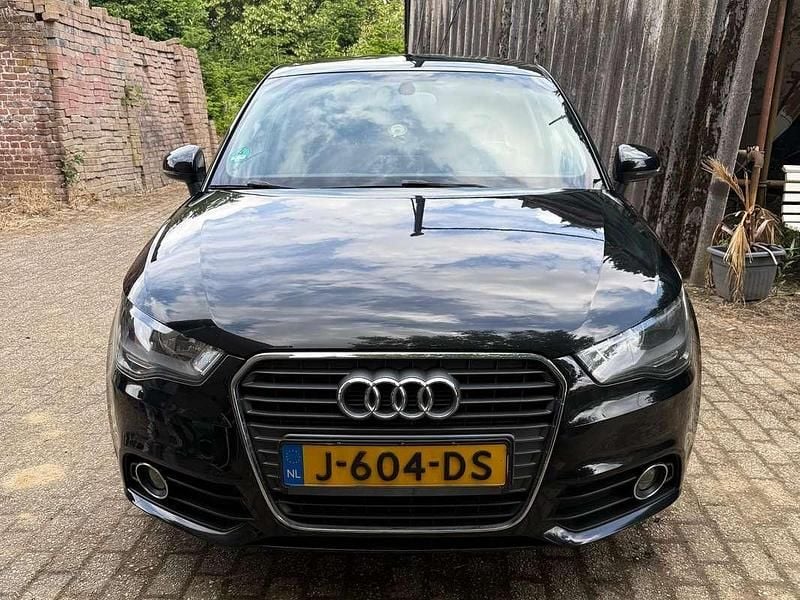 Zwart Gebruikt 2013 Audi A1 Ambition Hatchback | € 7.000 (Eerlijke prijs) - Afbeelding 1/4