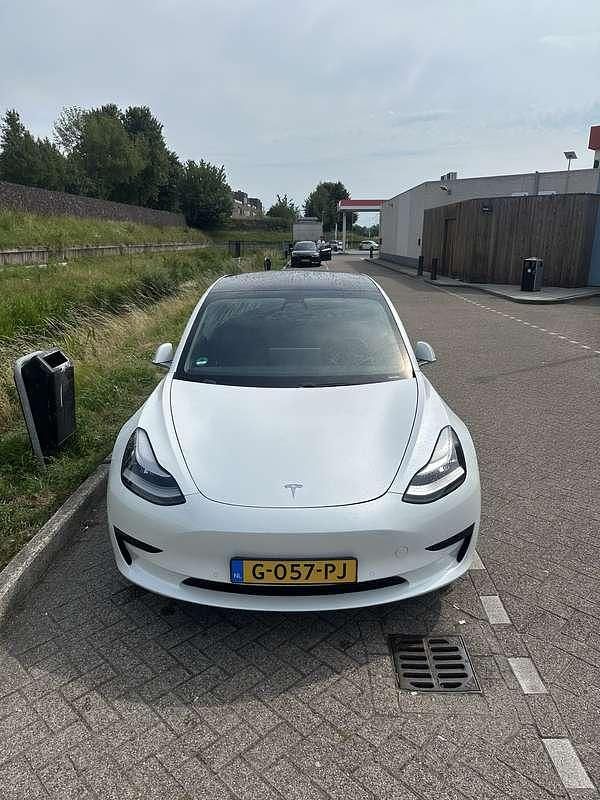 Wit Gebruikt 2019 Tesla Model 3 RWD Sedan | € 22.000 (Iets duurder) - Afbeelding 1/4