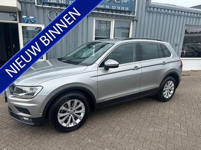 Grijs Gebruikt 2019 VW Tiguan Comfortline SUV | € 24.950 (Eerlijke prijs) - Afbeelding 1/4