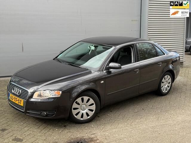 Grijs Gebruikt 2006 Audi A4 Business Sedan | € 2.949 (Eerlijke prijs) - Afbeelding 1/4