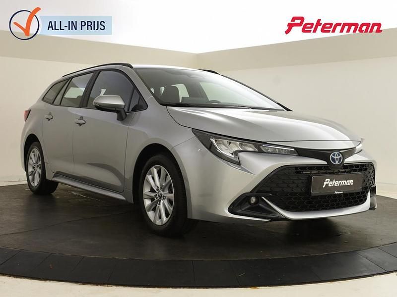 Zilver Gebruikt 2024 Toyota Corolla Hybrid Active Stationwagen | € 27.899 (Eerlijke prijs) - Afbeelding 1/4