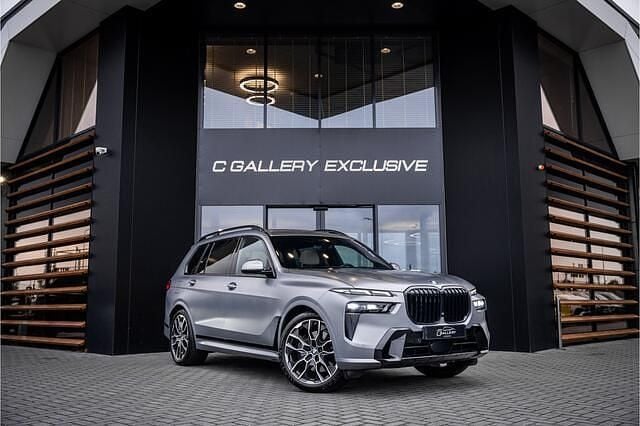 Grijs Gebruikt 2023 BMW X7 M Sport SUV | € 113.900 (Eerlijke prijs) - Afbeelding 1/4