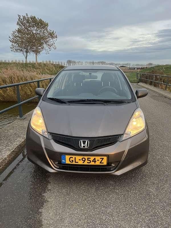Bruin Gebruikt 2015 Honda Jazz Trend Hatchback | € 10.500 (Eerlijke prijs) - Afbeelding 1/4