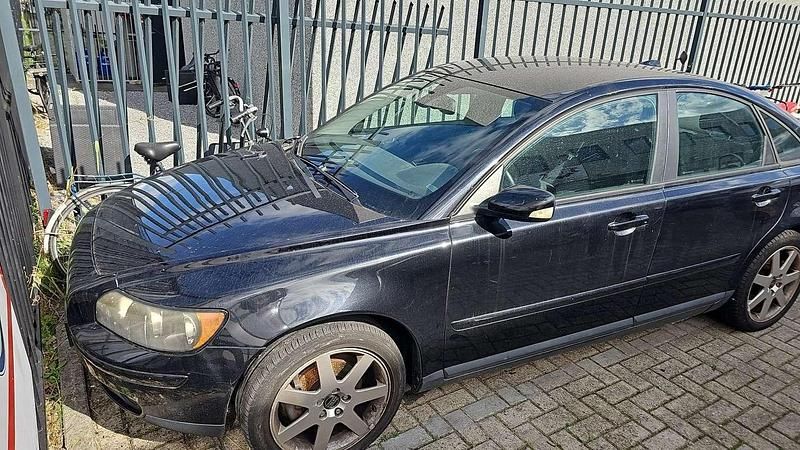 Zwart Gebruikt 2005 Volvo S40 Momentum Sedan | € 750 (Super prijs) - Afbeelding 1/4