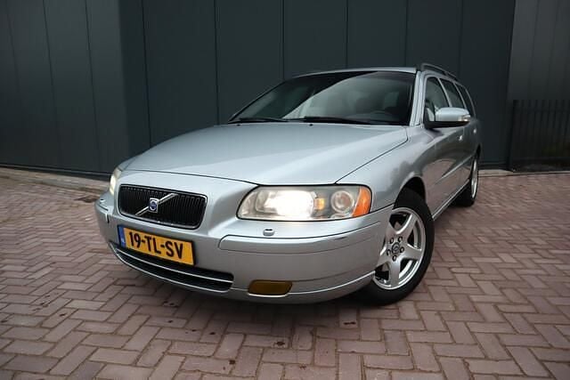 Grijs Gebruikt 2006 Volvo V70 Standard Stationwagen | € 3.950 (Eerlijke prijs) - Afbeelding 1/4