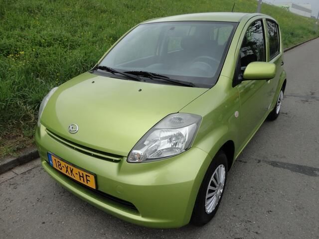 Groen Gebruikt 2007 Daihatsu Sirion Hatchback | € 2.750 (Eerlijke prijs) - Afbeelding 1/4
