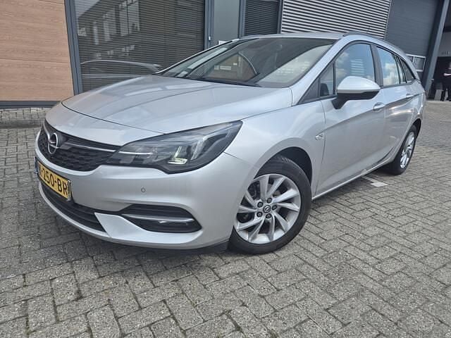 Zilver, metallic lak Gebruikt 2020 Opel Astra Business Stationwagen | € 7.999 (Super prijs) - Afbeelding 1/4