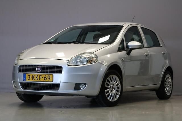 Grijs Gebruikt 2010 Fiat Punto Evo Dynamic Hatchback | € 2.250 (Goede deal) - Afbeelding 1/4