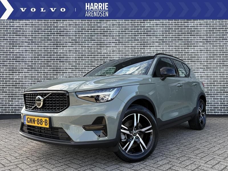Groen Gebruikt 2024 Volvo XC40 Plus SUV | € 42.694 (Eerlijke prijs) - Afbeelding 1/4