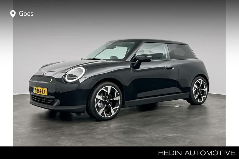 Zwart Gebruikt 2024 Mini Cooper SE Comfort Hatchback | € 33.880 (Goede deal) - Afbeelding 1/4