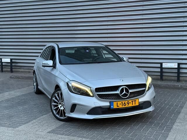 Grijs Occasion 2017 Mercedes A180 Ambition Hatchback | € 11.995 (Goede deal) - Afbeelding 1/4