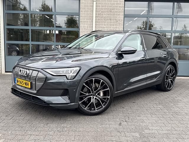 Grijs Gebruikt 2020 Audi e-tron Business SUV | € 26.850 (Super prijs) - Afbeelding 1/4