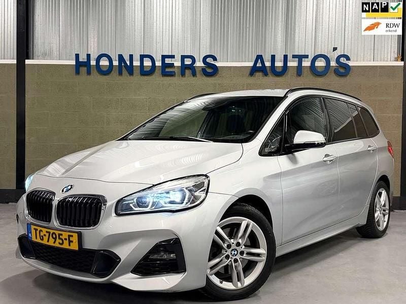 Grijs Gebruikt 2018 BMW 218 Gran Tourer Executive MPV | € 21.900 (Eerlijke prijs) - Afbeelding 1/4